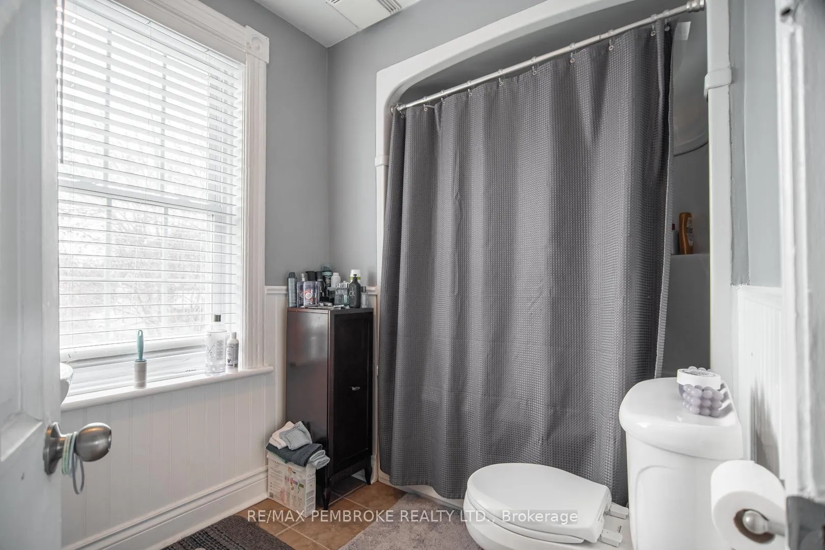 Photo 24 of 320 Moffat Street, Pembroke — HOMEH