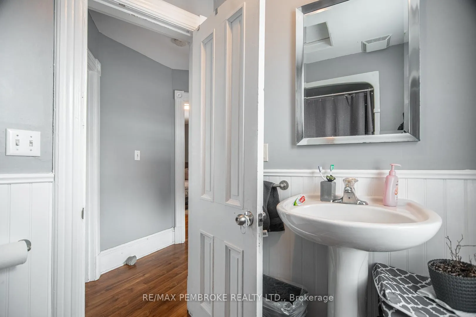 Photo 25 of 320 Moffat Street, Pembroke — HOMEH