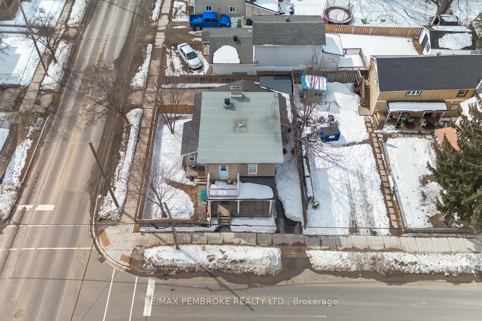 Photo 31 of 320 Moffat Street, Pembroke — HOMEH