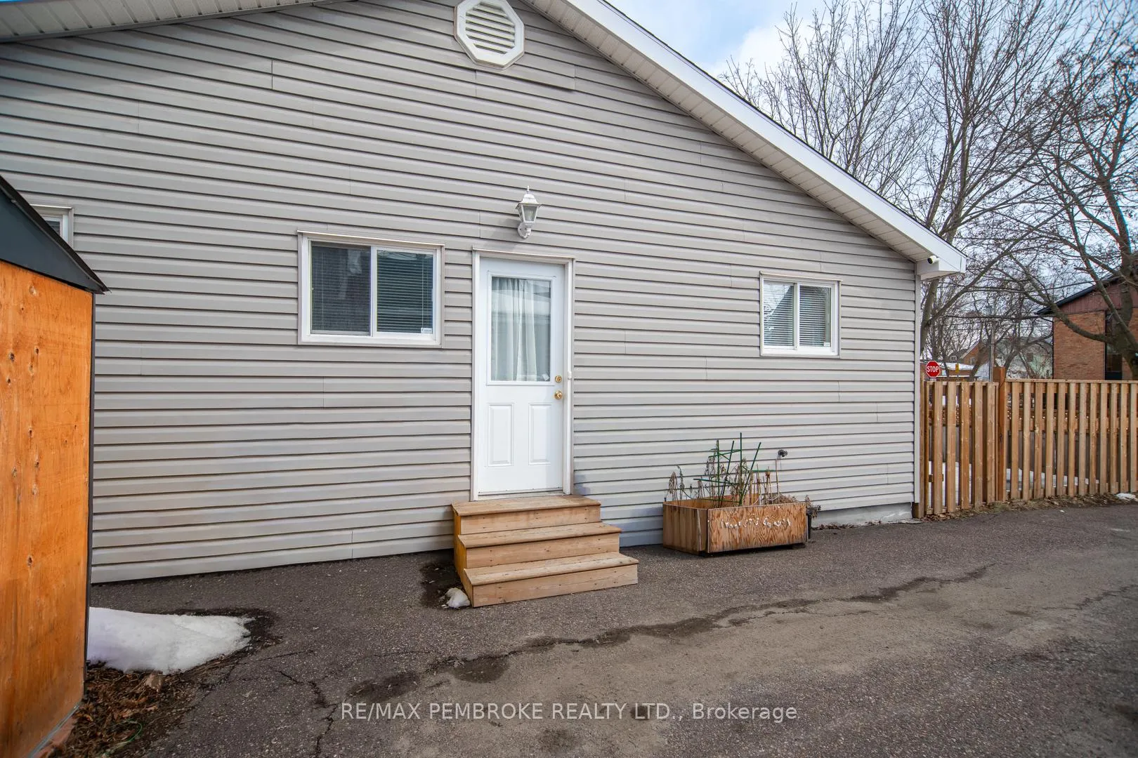 Photo 38 of 320 Moffat Street, Pembroke — HOMEH