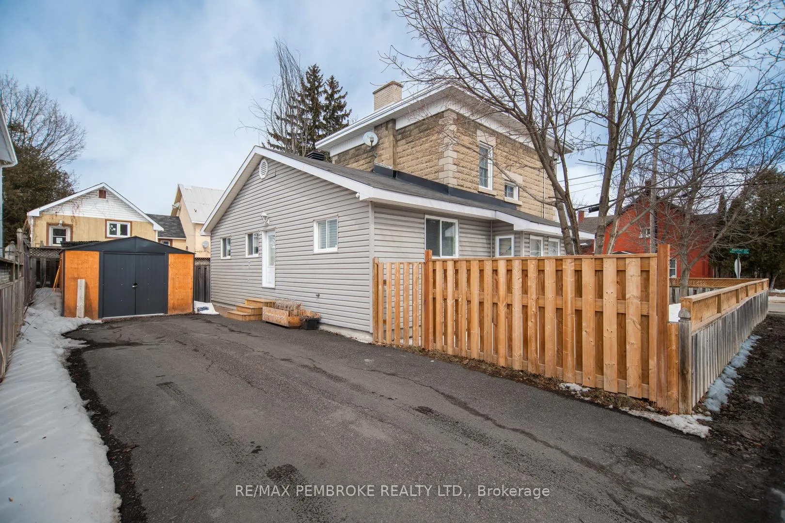 Photo 39 of 320 Moffat Street, Pembroke — HOMEH