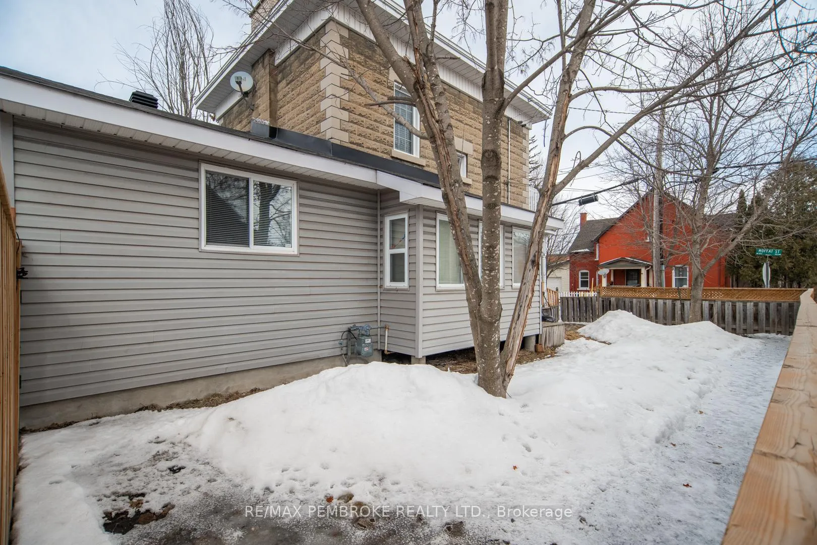 Photo 41 of 320 Moffat Street, Pembroke — HOMEH