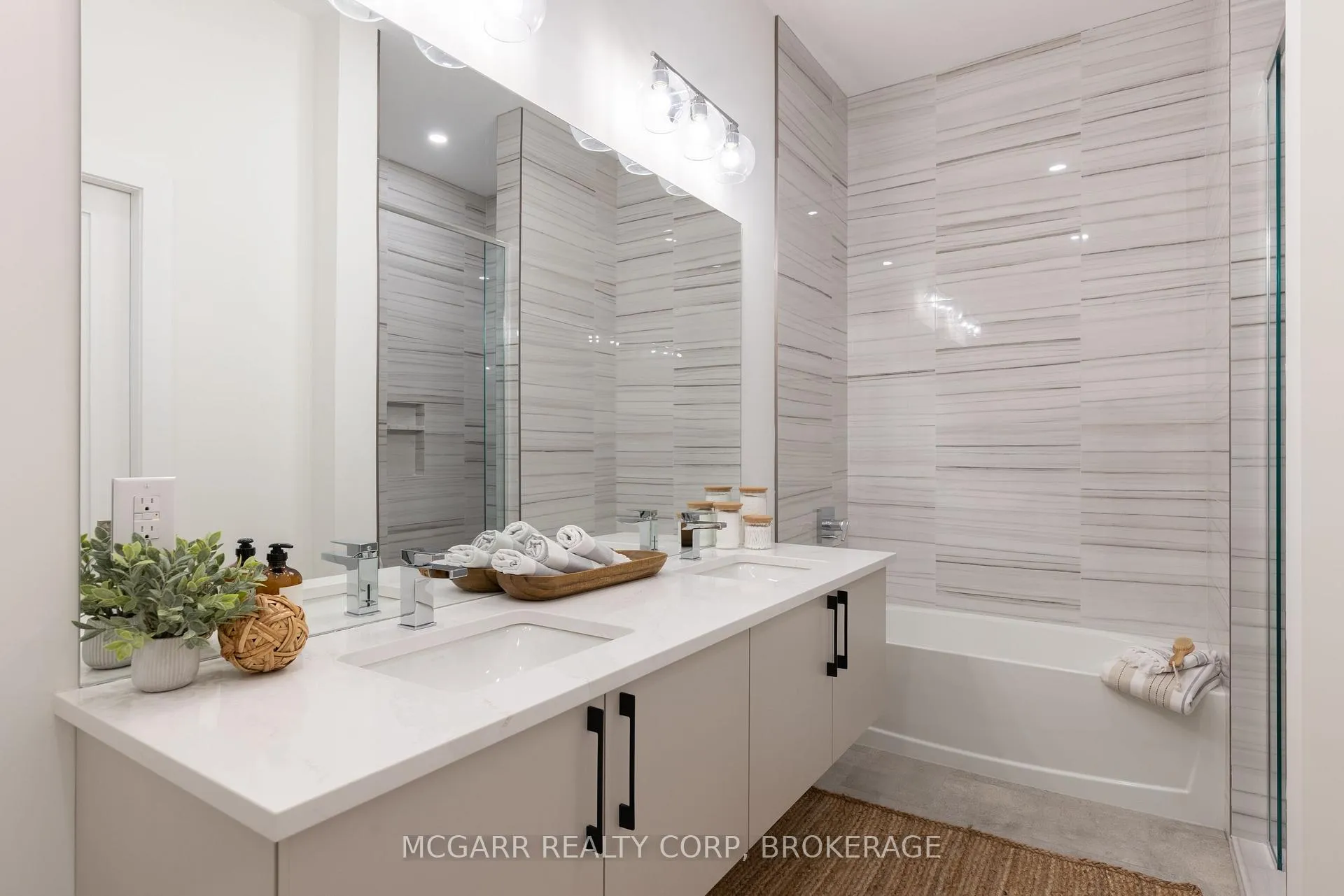 Photo 22 of Unit 403, 77 Yates Street, St. Catharines, Downtown — HOMEH
