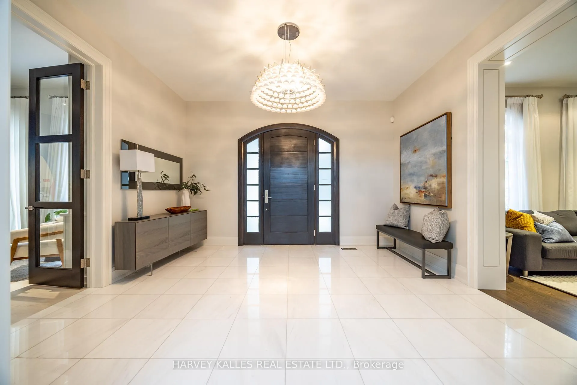 Photo 2 of 14 Sulgrave Crescent, North York, St. Andrew-Windfields — HOMEH
