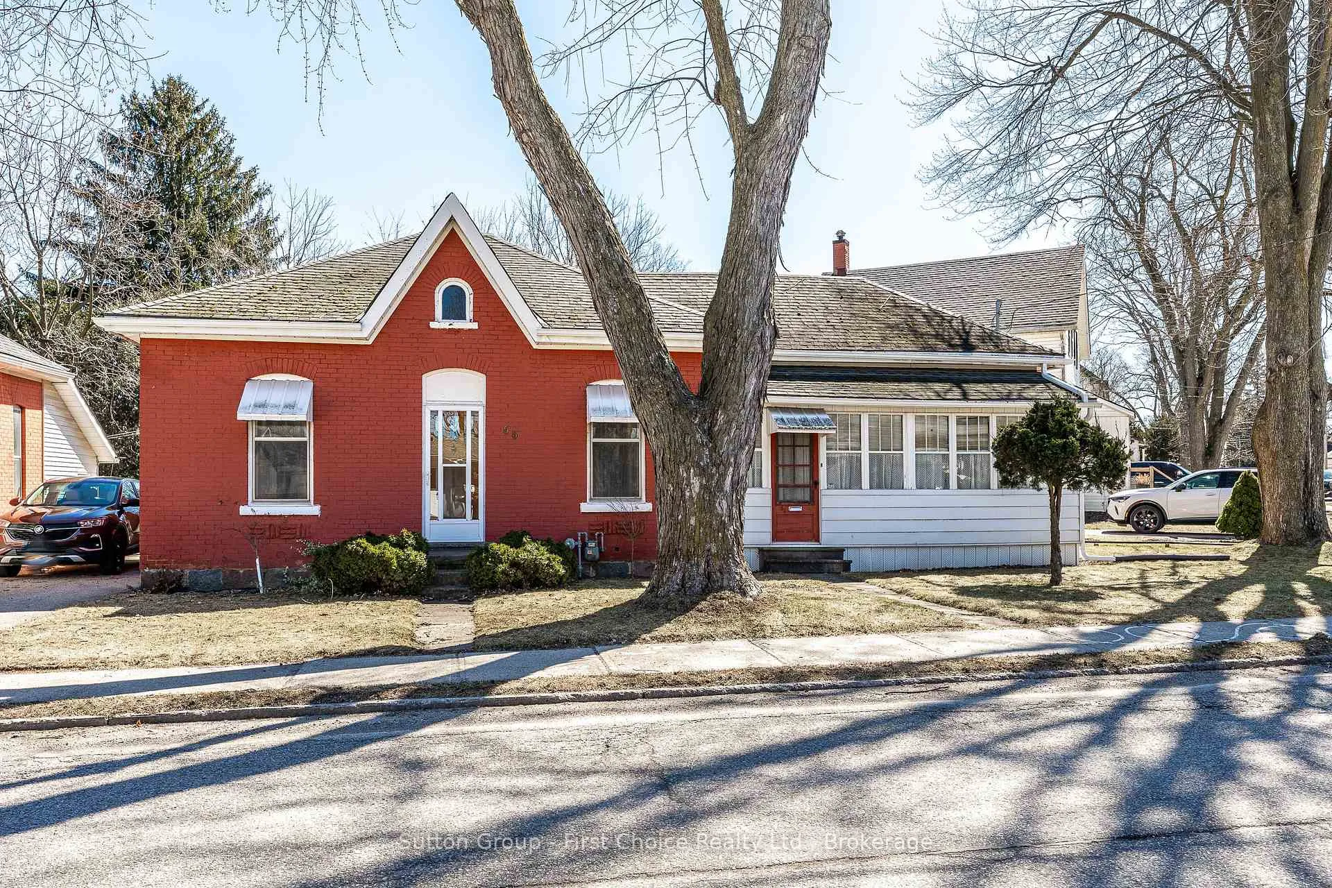 Photo 2 of 55 Dufferin Street, Stratford — HOMEH