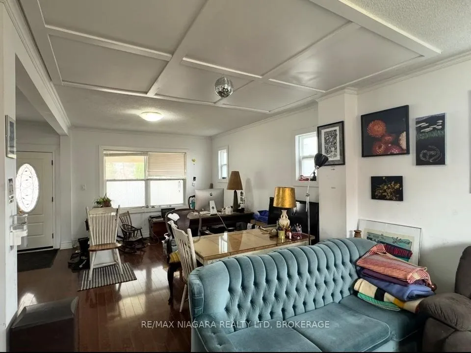 Photo 3 of 4893 Hunter Street, Niagara Falls, Clifton Hill — HOMEH