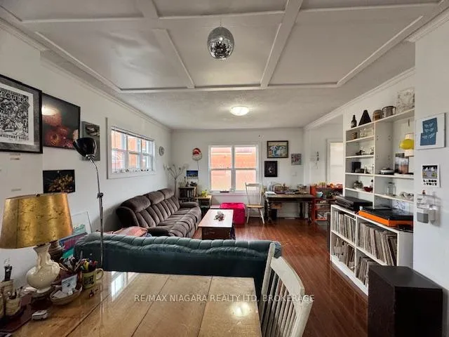 Photo 4 of 4893 Hunter Street, Niagara Falls, Clifton Hill — HOMEH