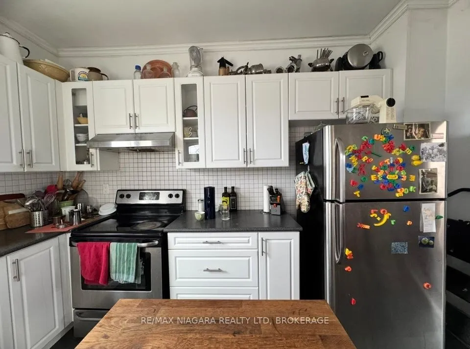Photo 7 of 4893 Hunter Street, Niagara Falls, Clifton Hill — HOMEH
