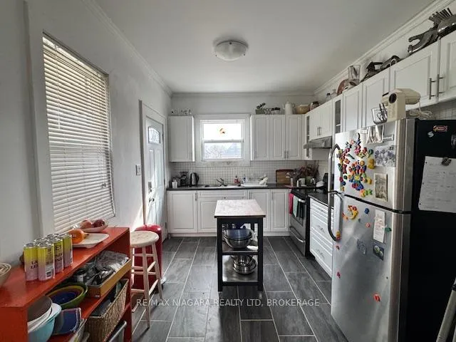 Photo 8 of 4893 Hunter Street, Niagara Falls, Clifton Hill — HOMEH