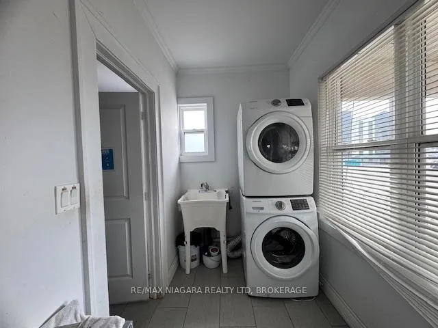 Photo 11 of 4893 Hunter Street, Niagara Falls, Clifton Hill — HOMEH