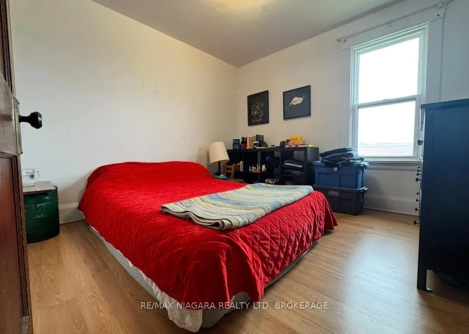 Photo 12 of 4893 Hunter Street, Niagara Falls, Clifton Hill — HOMEH
