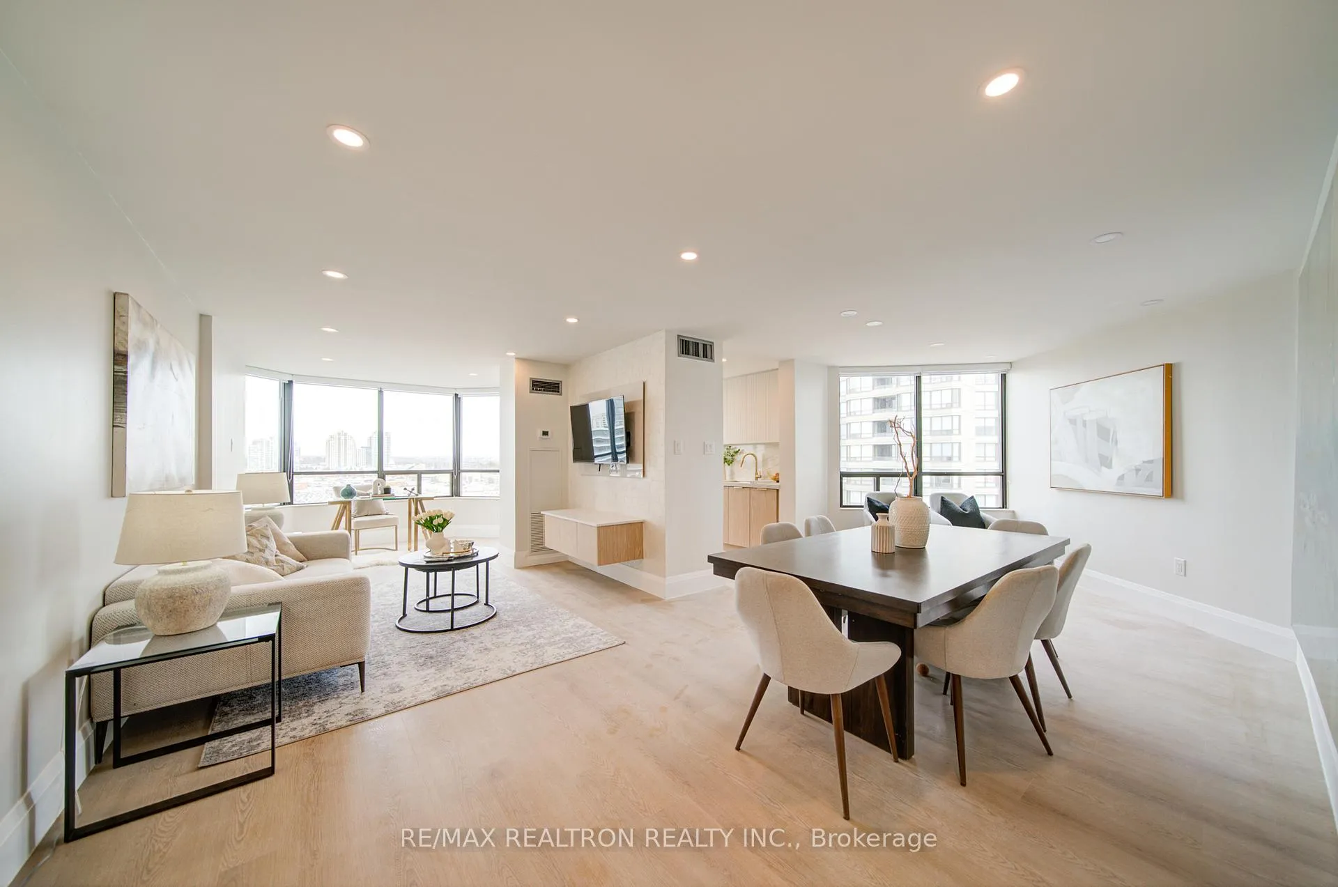 Photo 8 of Unit 1103, 7420 Bathurst Street, Vaughan, Brownridge — HOMEH