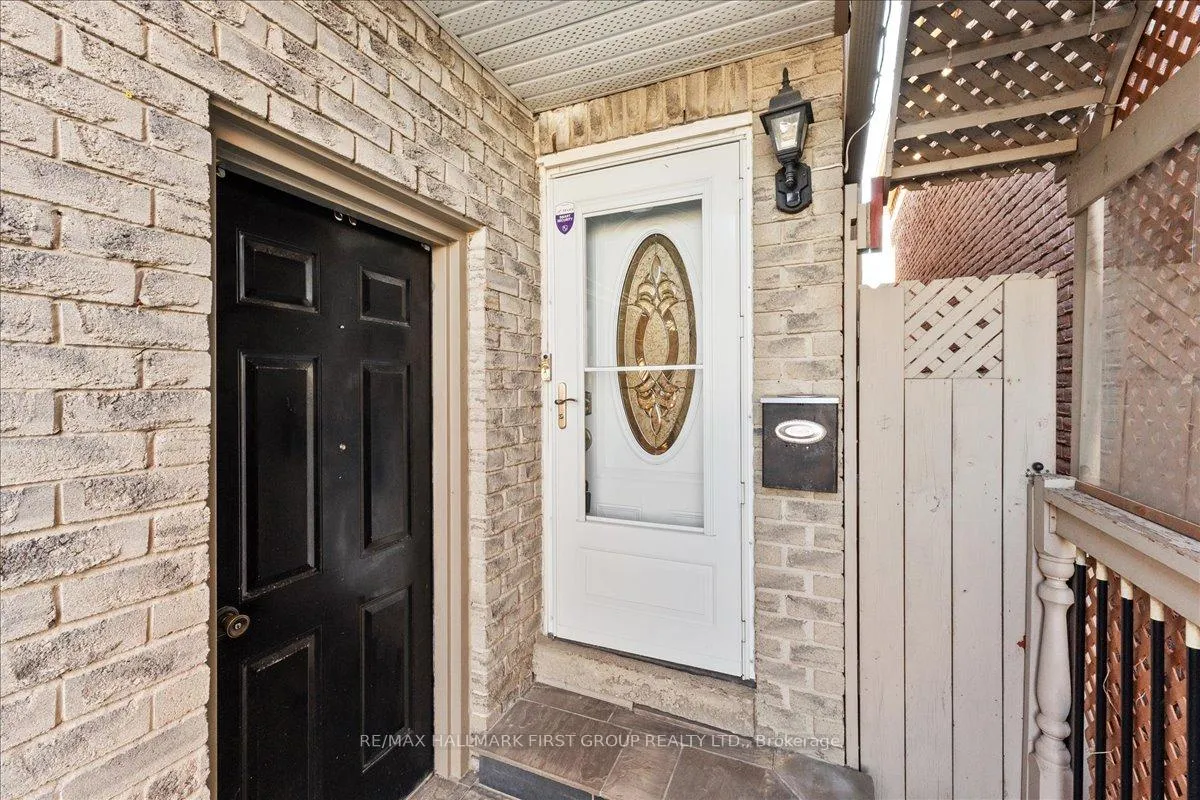 Photo 3 of 780 Hampton Court, Pickering, West Shore — HOMEH