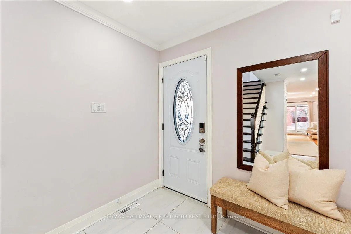 Photo 4 of 780 Hampton Court, Pickering, West Shore — HOMEH