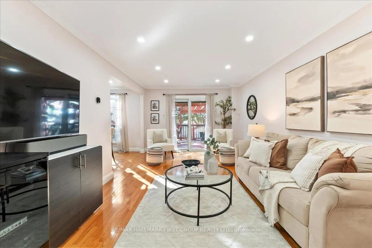 Photo 5 of 780 Hampton Court, Pickering, West Shore — HOMEH