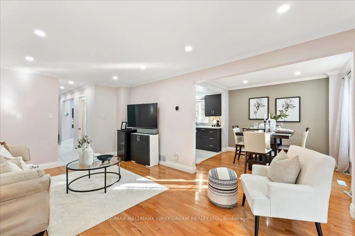 Photo 9 of 780 Hampton Court, Pickering, West Shore — HOMEH