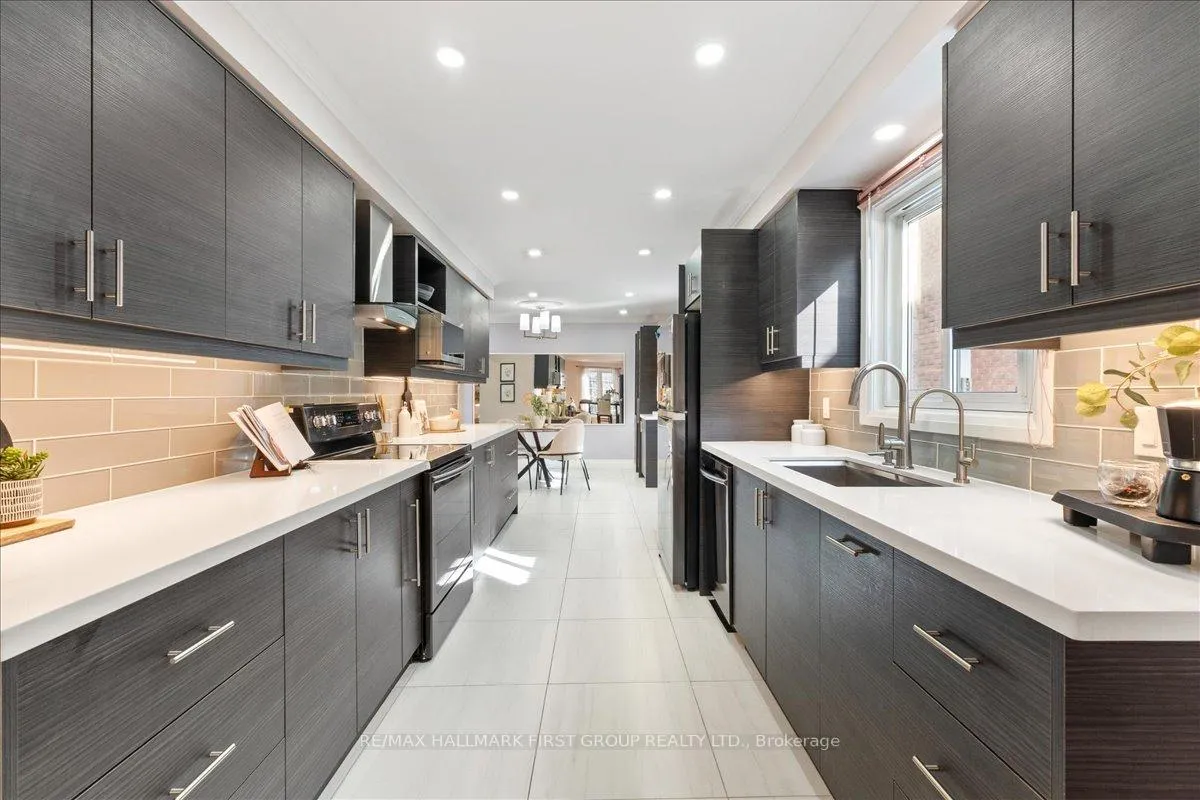 Photo 13 of 780 Hampton Court, Pickering, West Shore — HOMEH