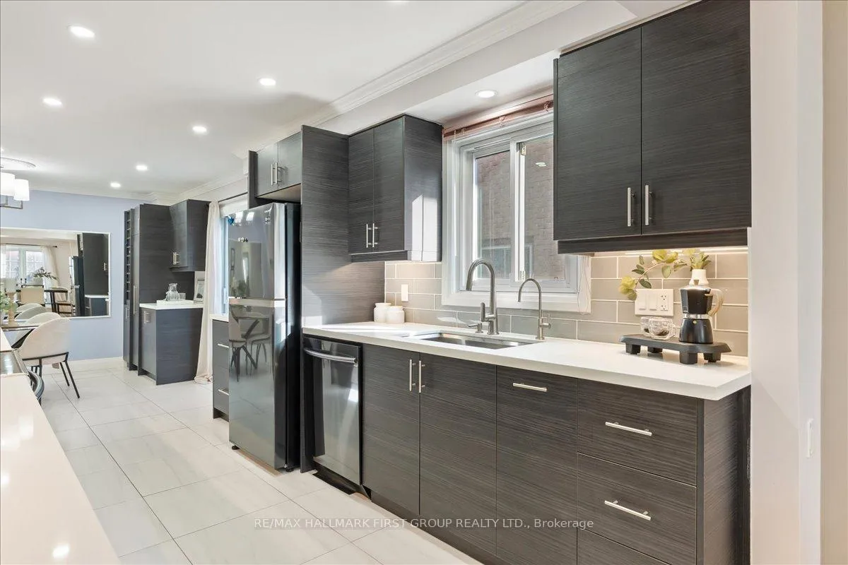 Photo 14 of 780 Hampton Court, Pickering, West Shore — HOMEH
