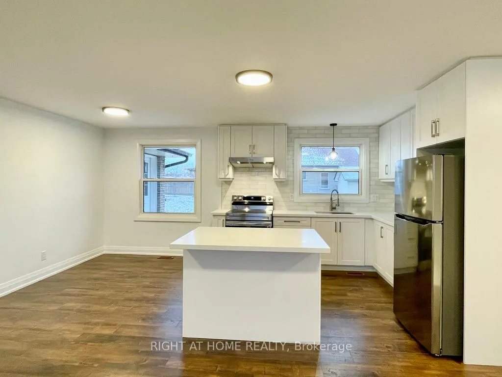 Photo 7 of Unit B, 419 Mapleview Drive, Barrie, Painswick South — HOMEH
