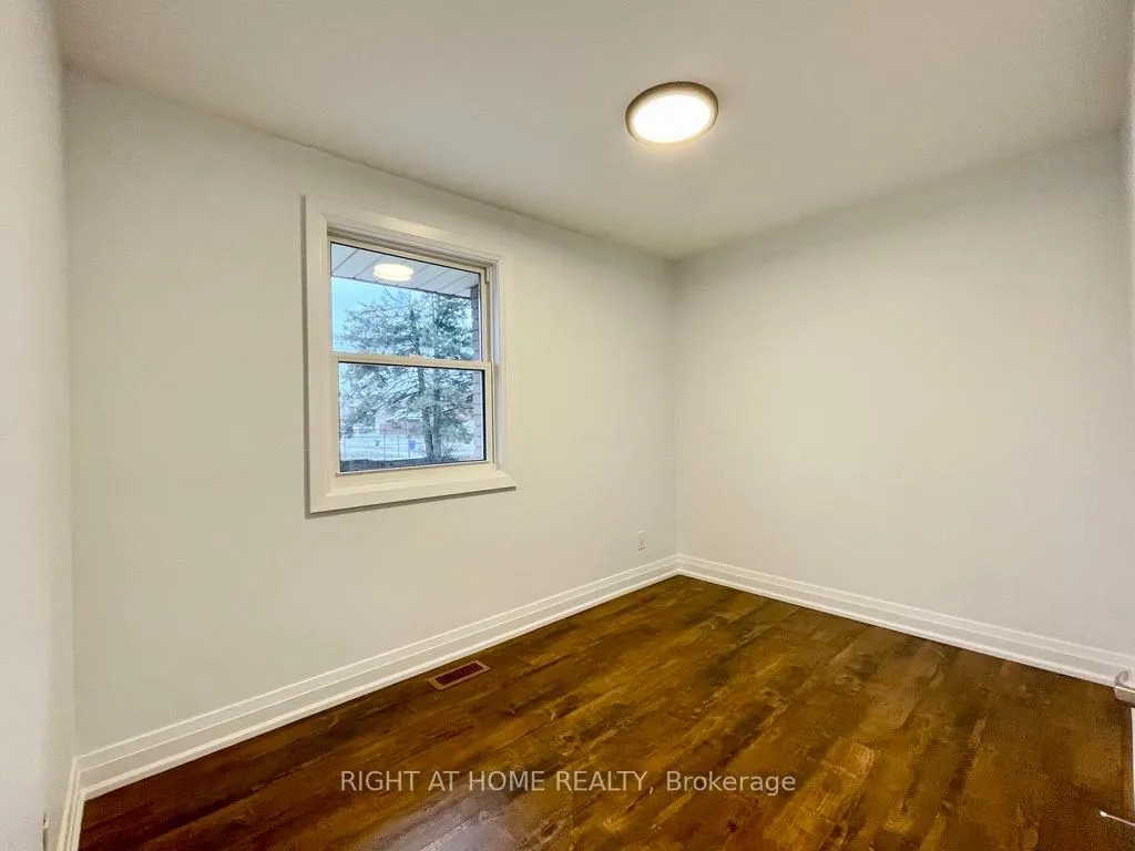Photo 12 of Unit B, 419 Mapleview Drive, Barrie, Painswick South — HOMEH