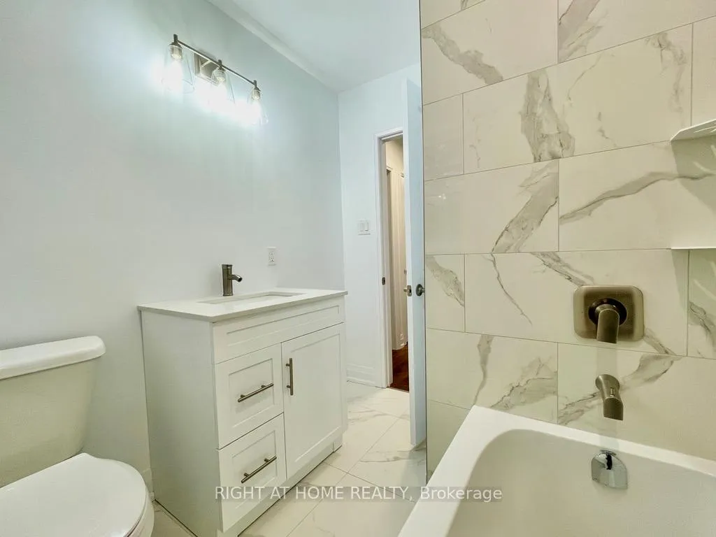 Photo 13 of Unit B, 419 Mapleview Drive, Barrie, Painswick South — HOMEH