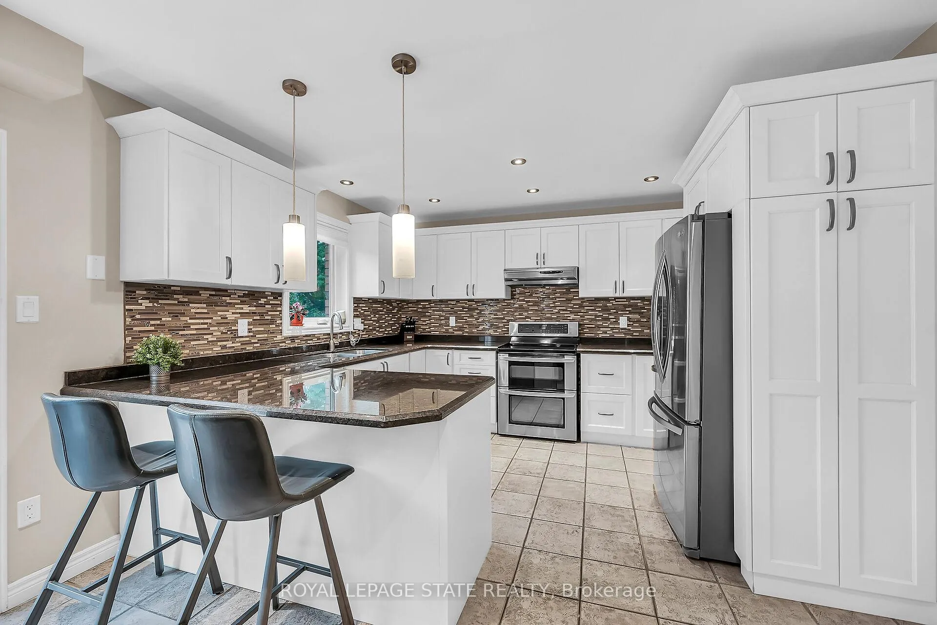 Photo 8 of 2371 Pathfinder Drive, Burlington, Orchard — HOMEH