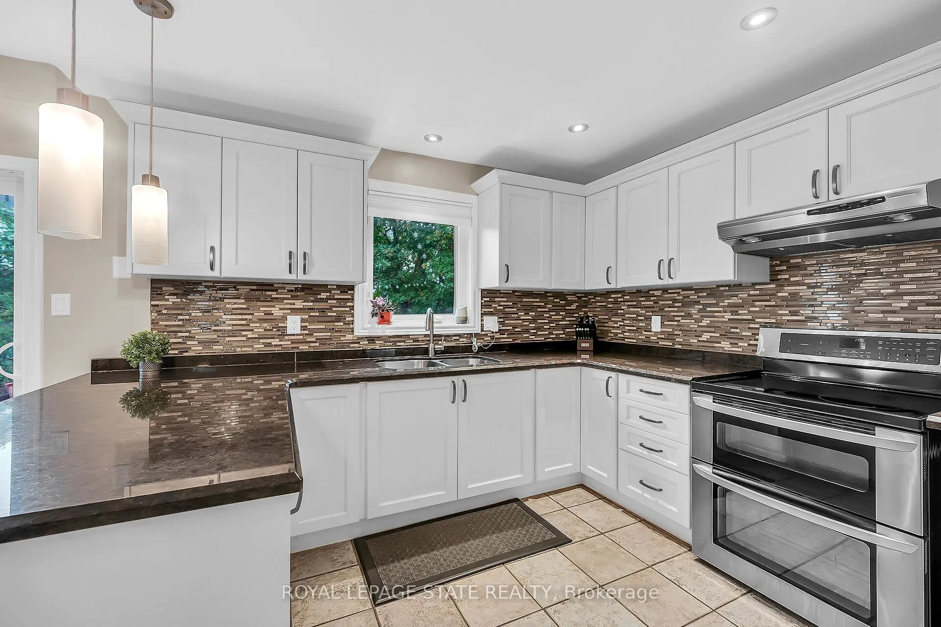 Photo 9 of 2371 Pathfinder Drive, Burlington, Orchard — HOMEH