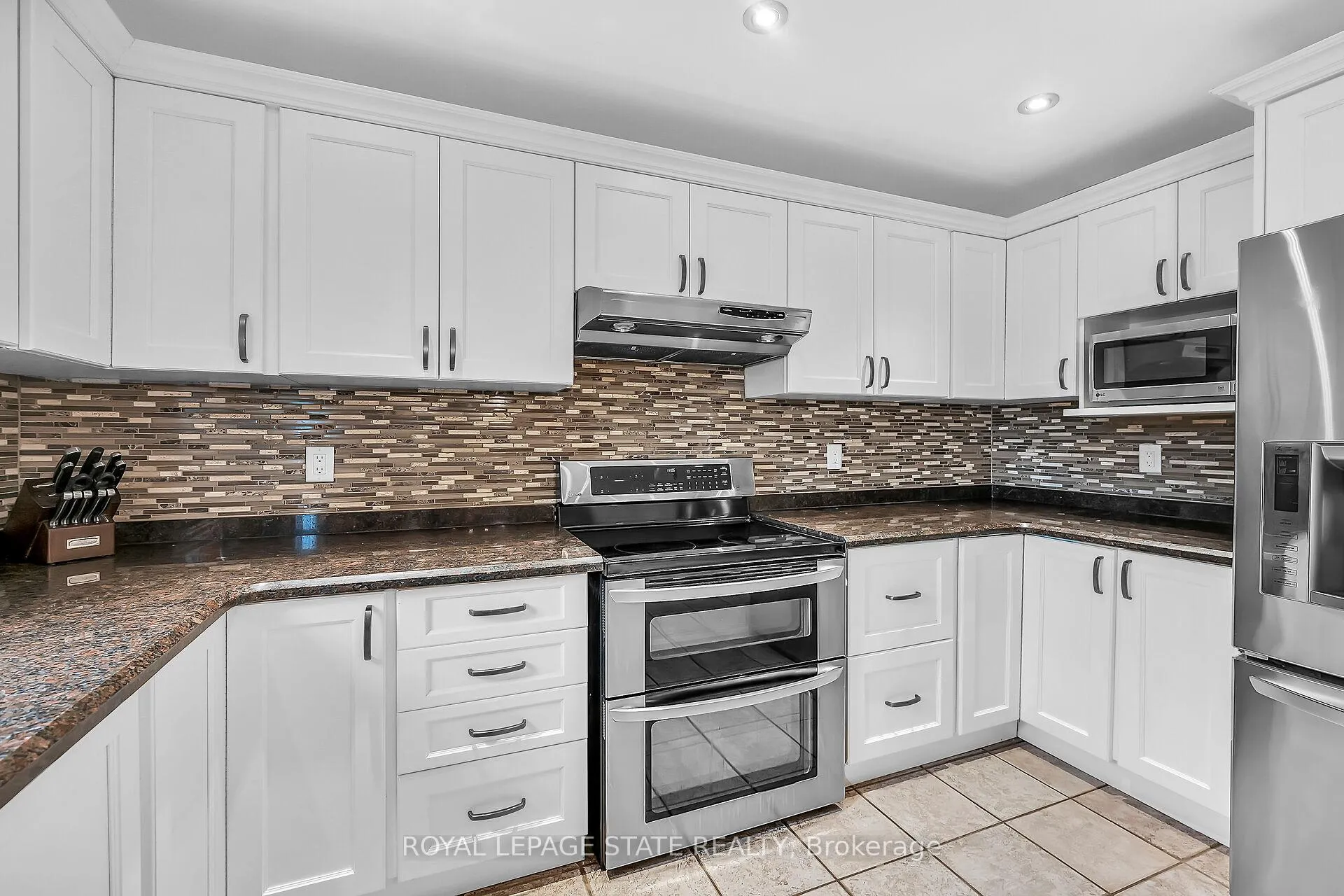 Photo 10 of 2371 Pathfinder Drive, Burlington, Orchard — HOMEH