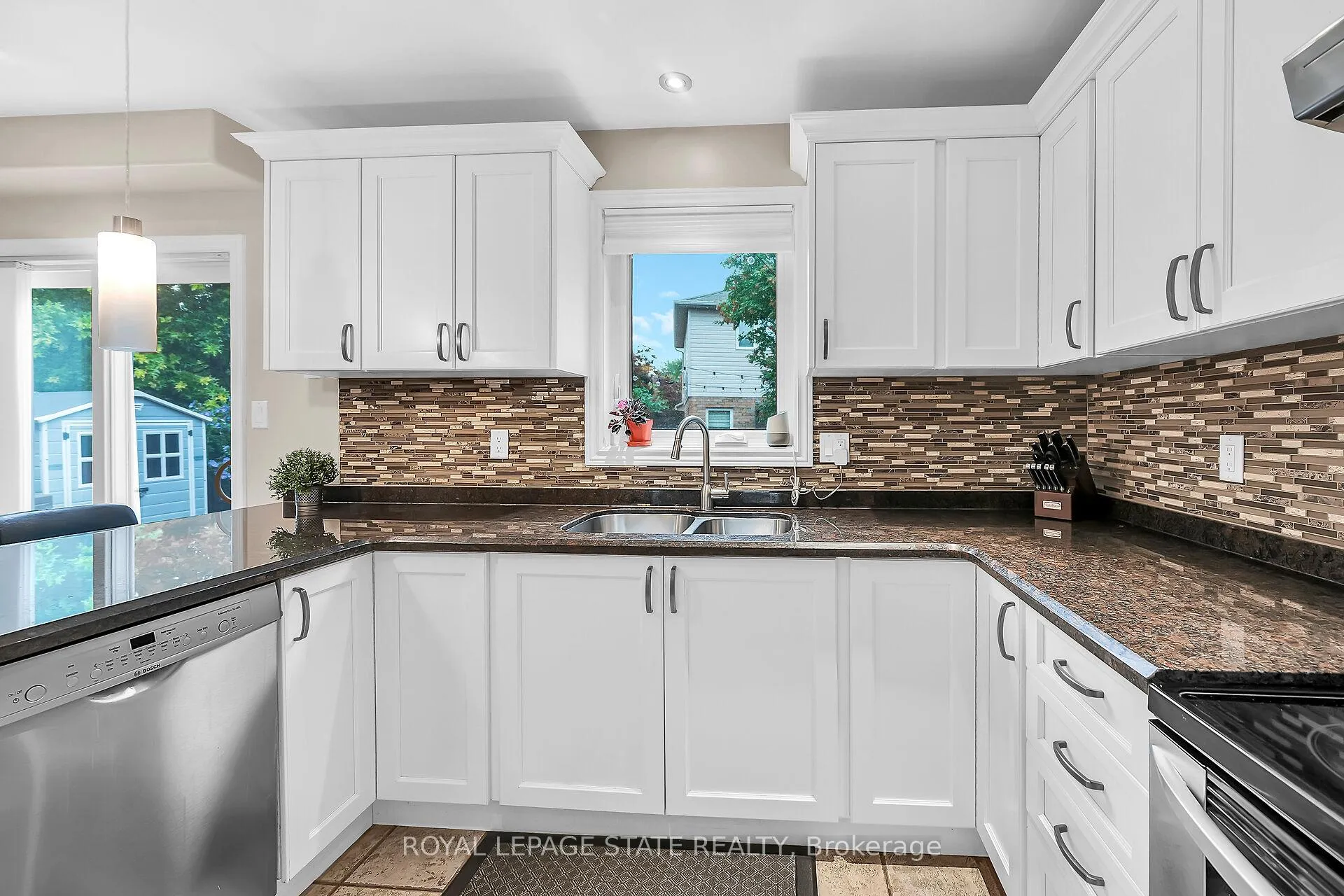 Photo 11 of 2371 Pathfinder Drive, Burlington, Orchard — HOMEH