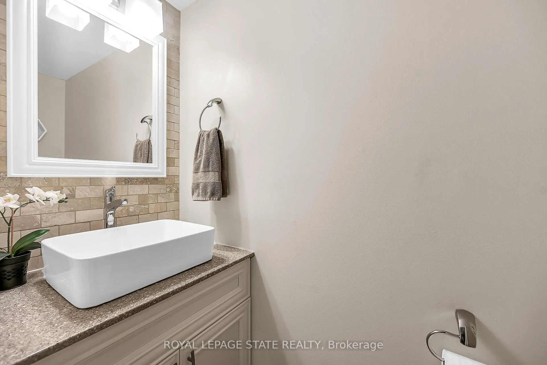 Photo 18 of 2371 Pathfinder Drive, Burlington, Orchard — HOMEH