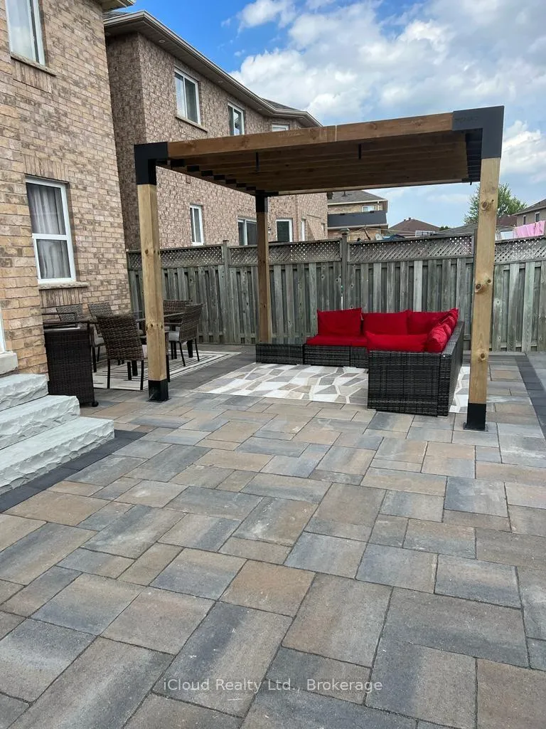 Photo 13 of 15 Nina Place, Brampton, Fletcher's Meadow — HOMEH