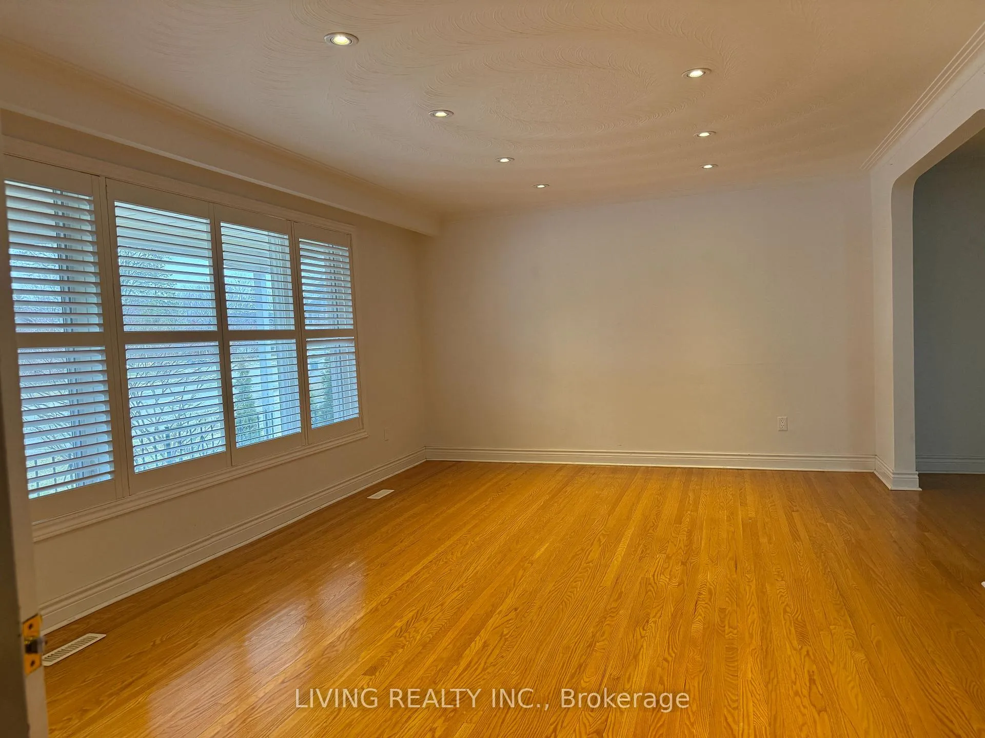 Photo 4 of 156 Fitzgerald Avenue, Markham, Unionville — HOMEH