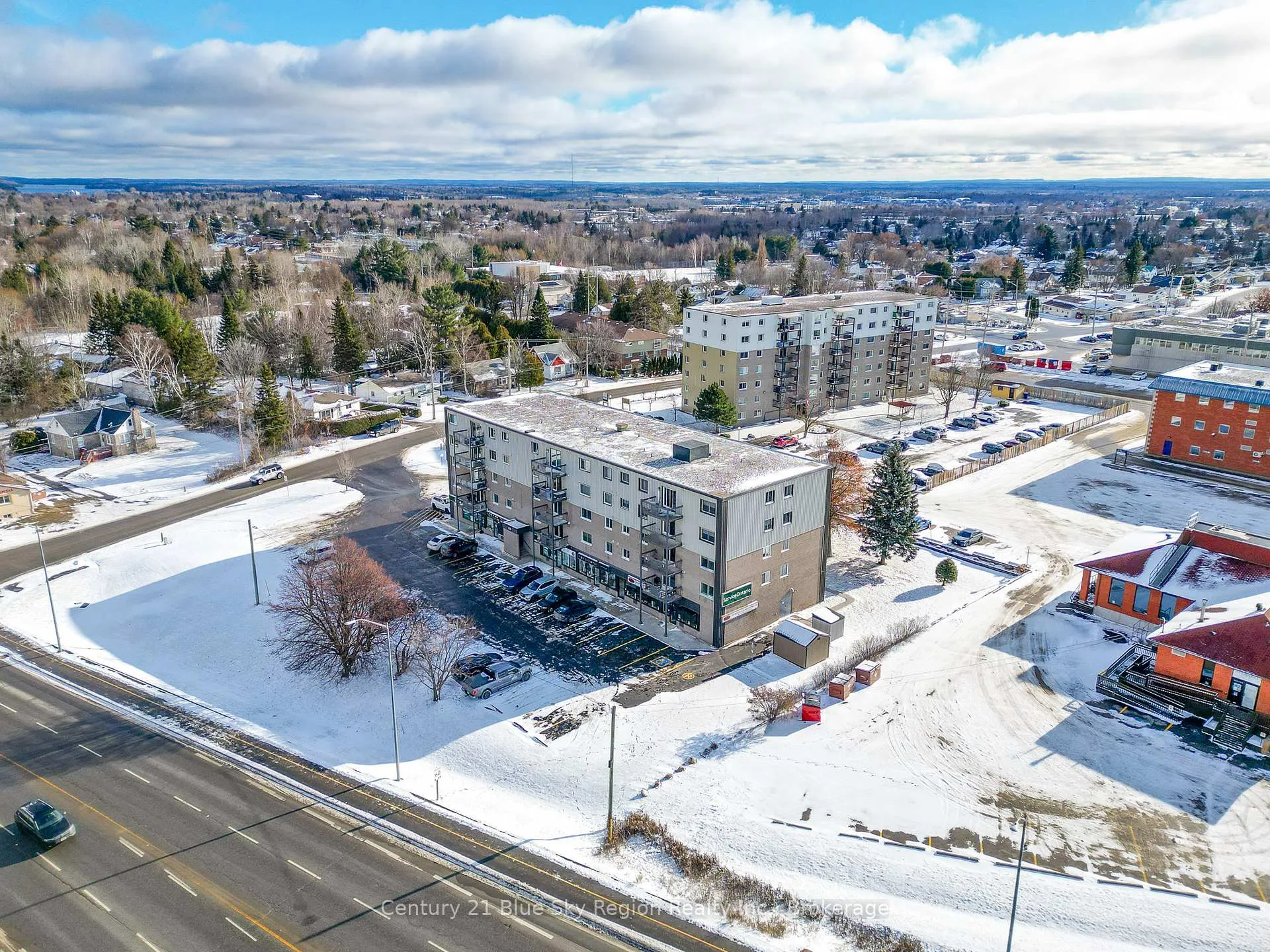 Front of Unit 502, 955 Stockdale Road