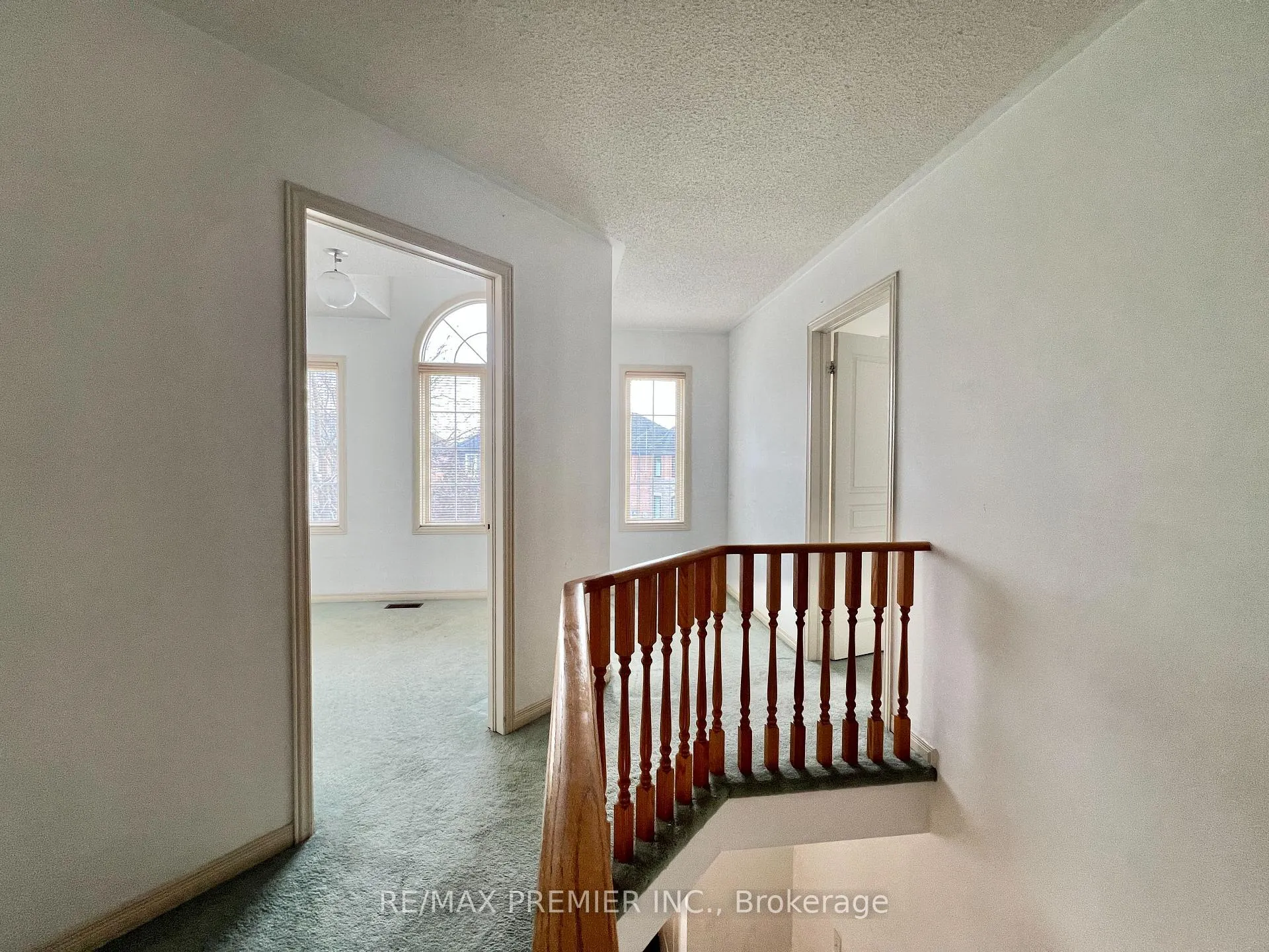 Photo 6 of 20 Manitoba Place, Brampton, Sandringham-Wellington — HOMEH