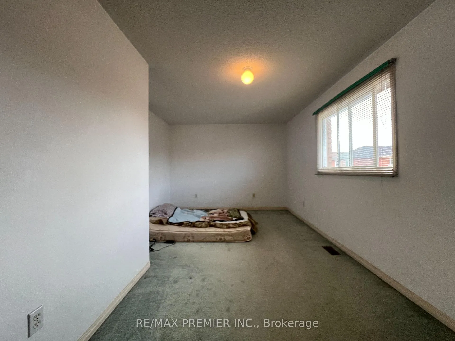 Photo 8 of 20 Manitoba Place, Brampton, Sandringham-Wellington — HOMEH