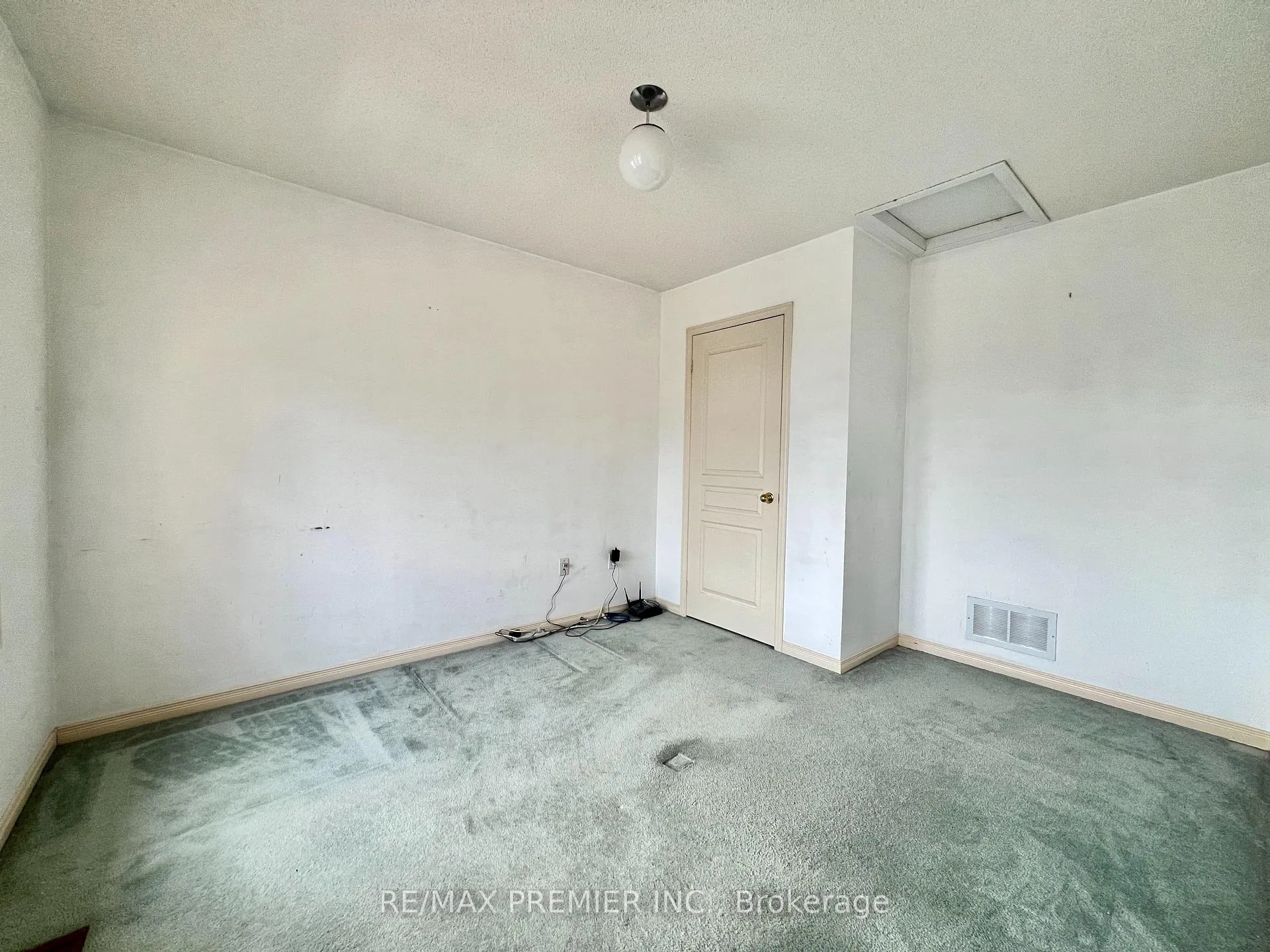 Photo 9 of 20 Manitoba Place, Brampton, Sandringham-Wellington — HOMEH
