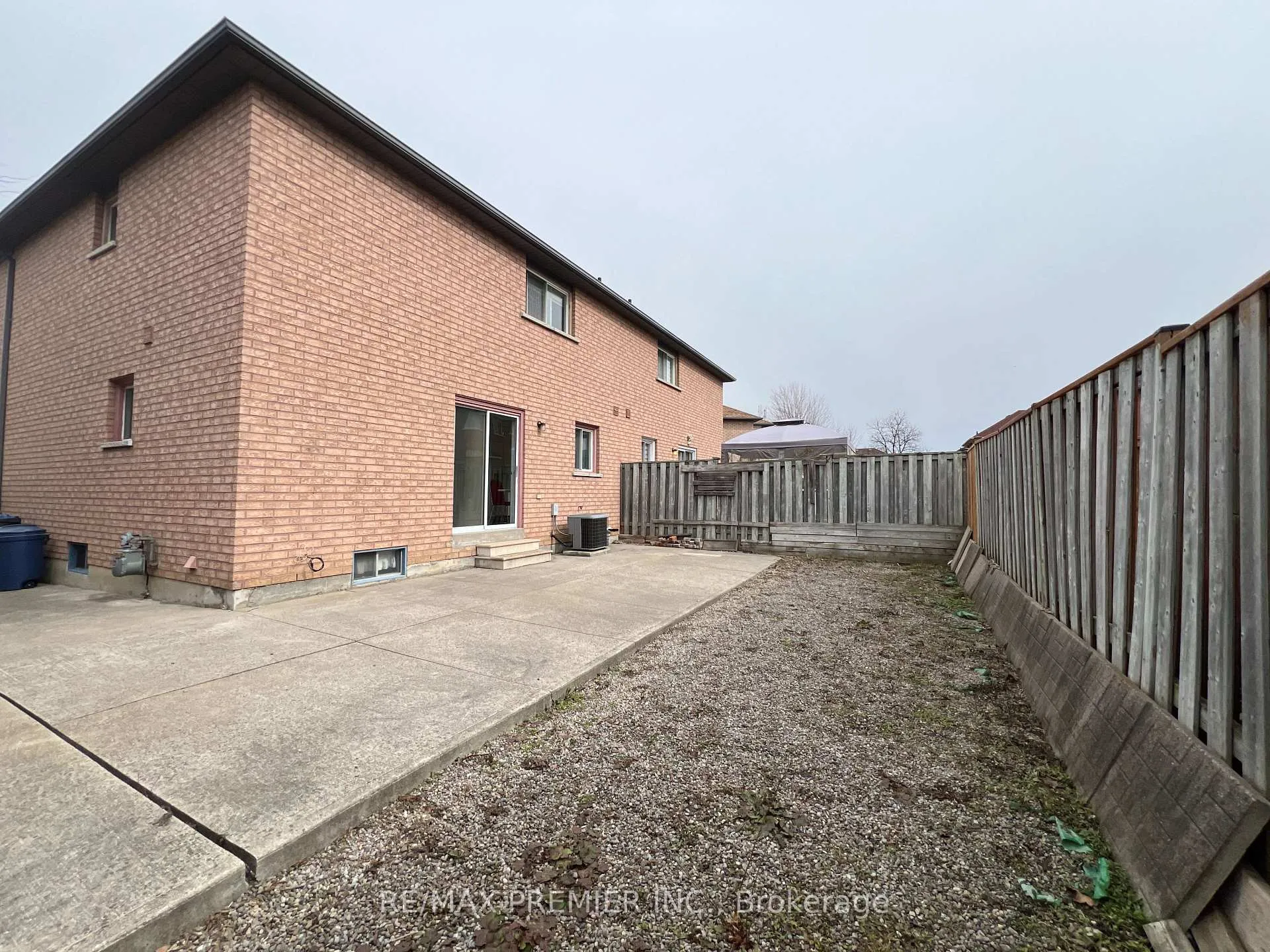Photo 12 of 20 Manitoba Place, Brampton, Sandringham-Wellington — HOMEH
