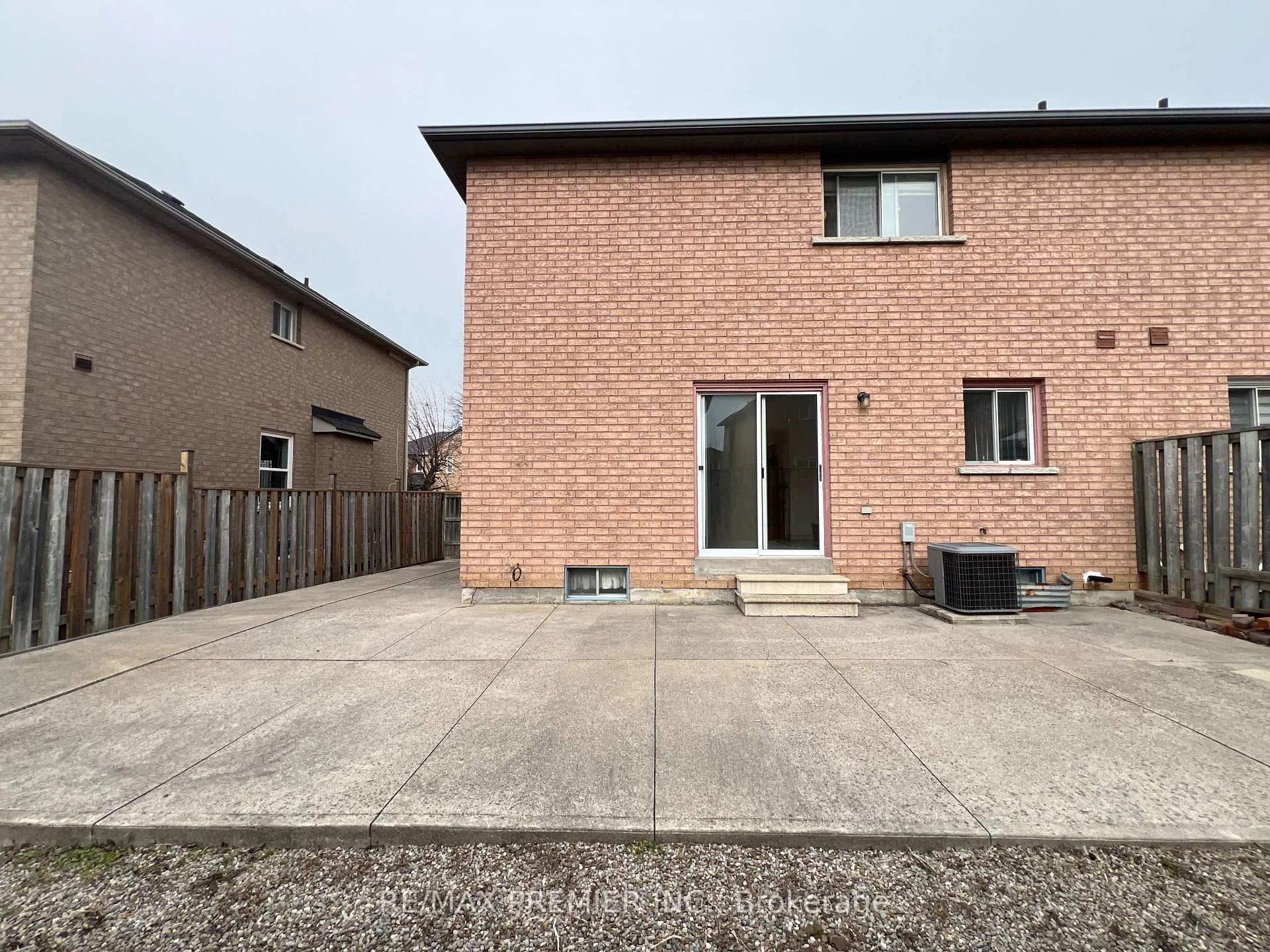 Photo 13 of 20 Manitoba Place, Brampton, Sandringham-Wellington — HOMEH