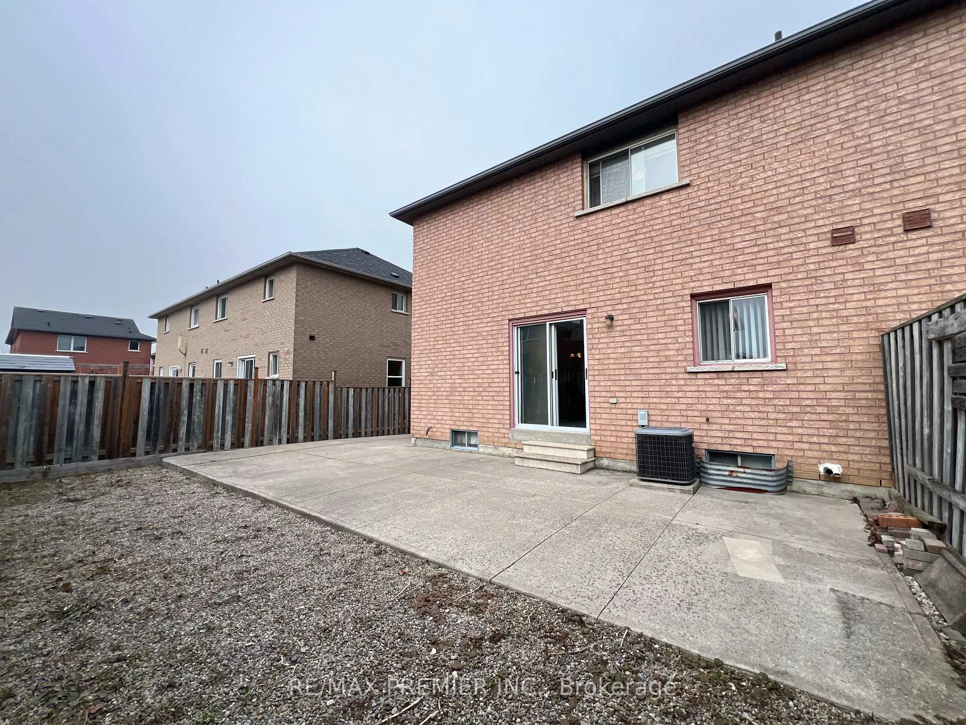 Photo 14 of 20 Manitoba Place, Brampton, Sandringham-Wellington — HOMEH