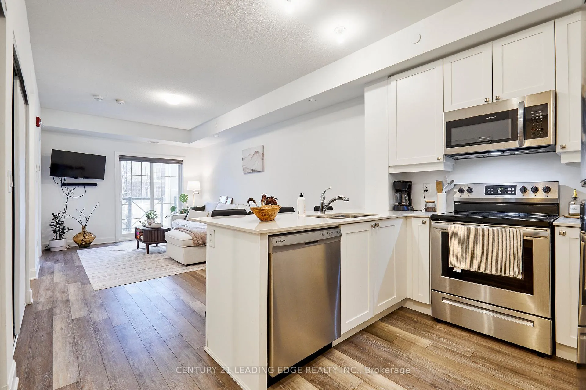 Photo 8 of Unit 105, 50 Lakebreeze Drive, Clarington, Newcastle — HOMEH