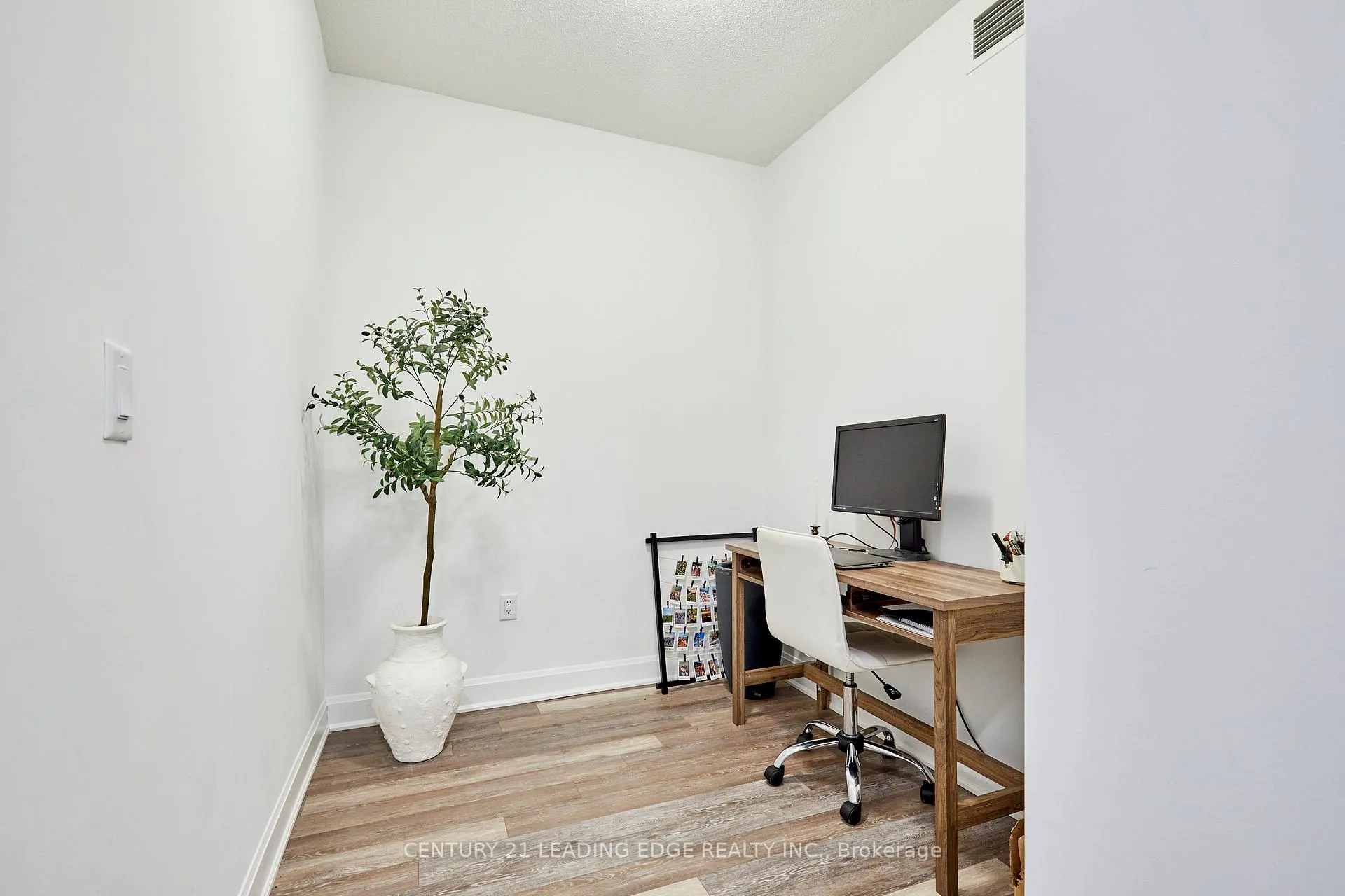 Photo 9 of Unit 105, 50 Lakebreeze Drive, Clarington, Newcastle — HOMEH