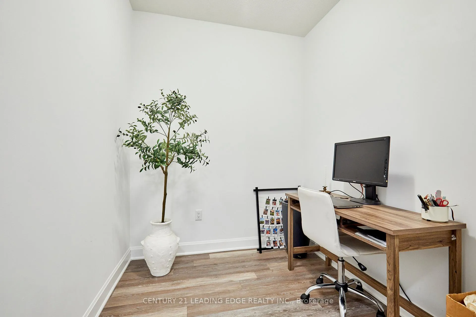 Photo 10 of Unit 105, 50 Lakebreeze Drive, Clarington, Newcastle — HOMEH