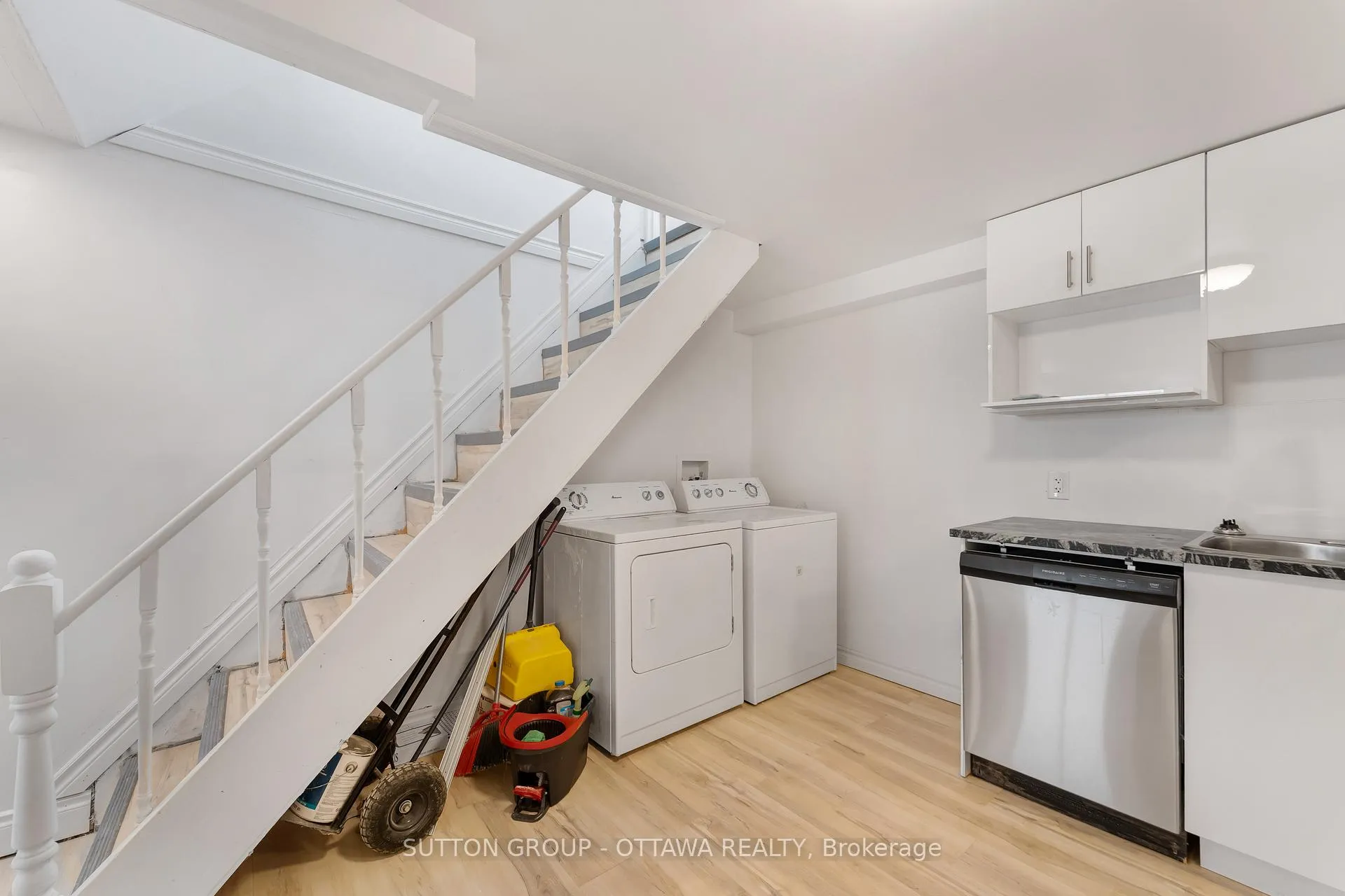 Photo 4 of Unit B, 20 Dundegan Drive, Ottawa, Kanata - Glencairn/Hazeldean — HOMEH