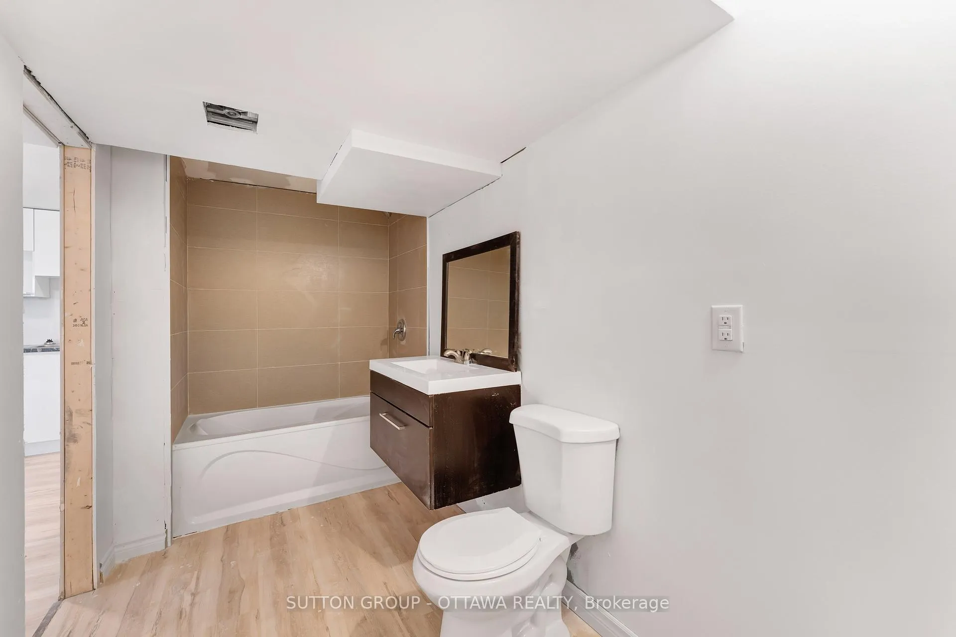 Photo 6 of Unit B, 20 Dundegan Drive, Ottawa, Kanata - Glencairn/Hazeldean — HOMEH