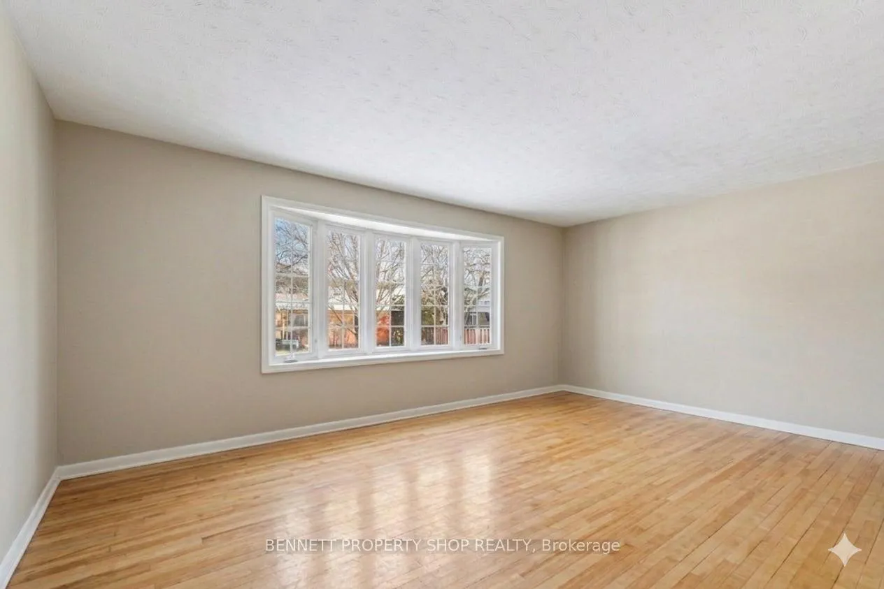 Photo 2 of 2636 Elmhurst Street, Ottawa, Queensway Terrace North — HOMEH