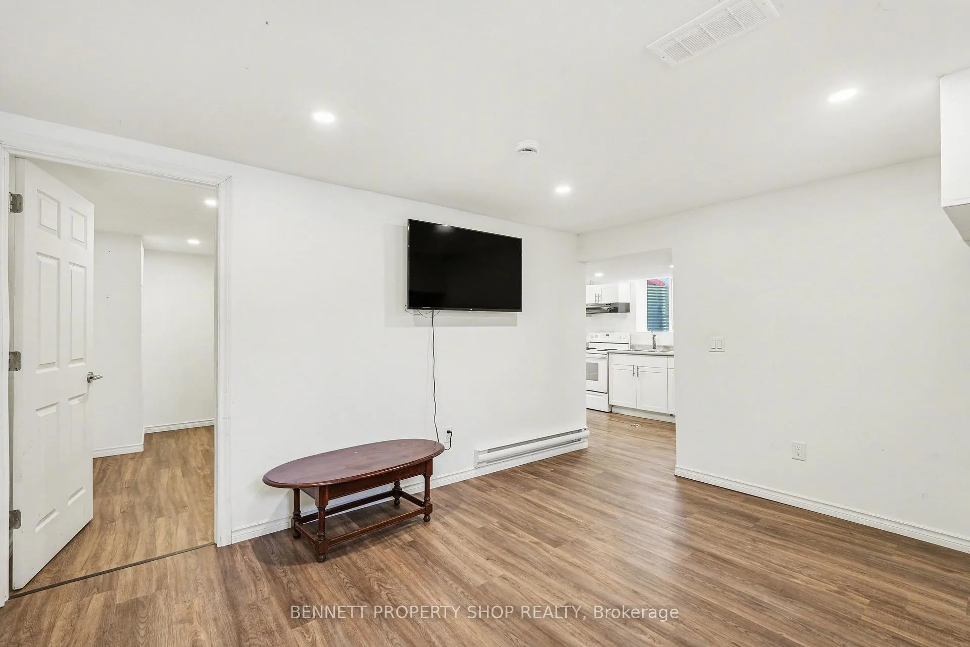 Photo 7 of 2636 Elmhurst Street, Ottawa, Queensway Terrace North — HOMEH
