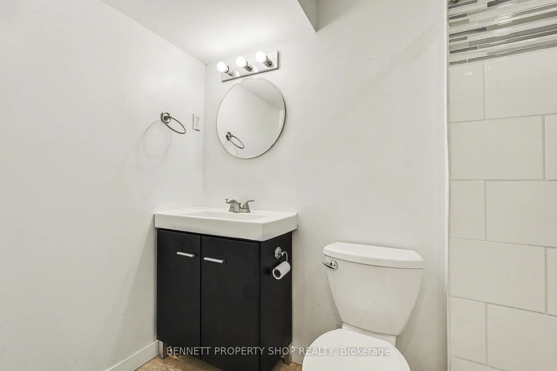 Photo 11 of 2636 Elmhurst Street, Ottawa, Queensway Terrace North — HOMEH