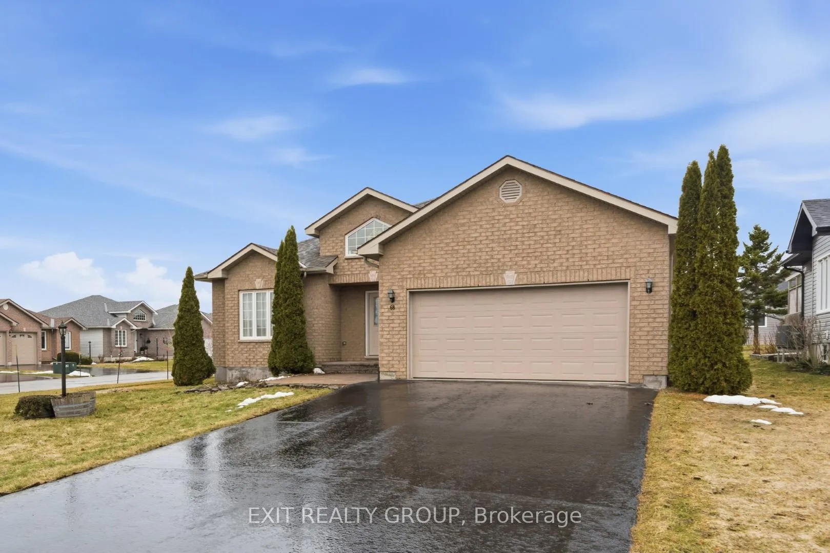 Photo 3 of 68 Maplehurst Crescent, Prince Edward County, Wellington Ward — HOMEH