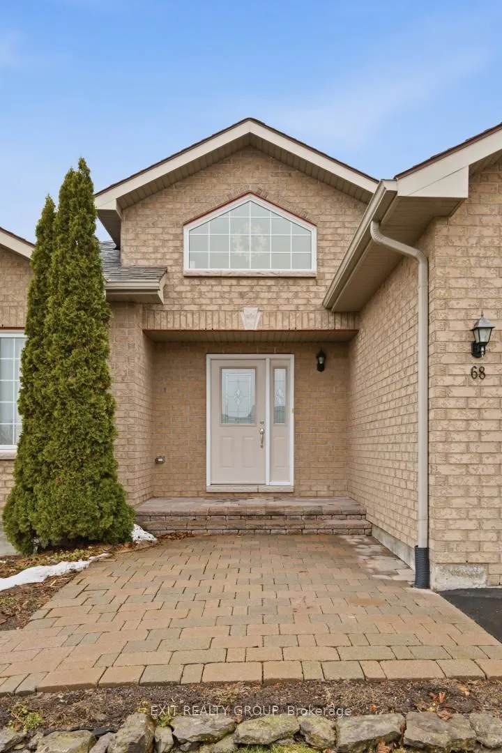 Photo 4 of 68 Maplehurst Crescent, Prince Edward County, Wellington Ward — HOMEH