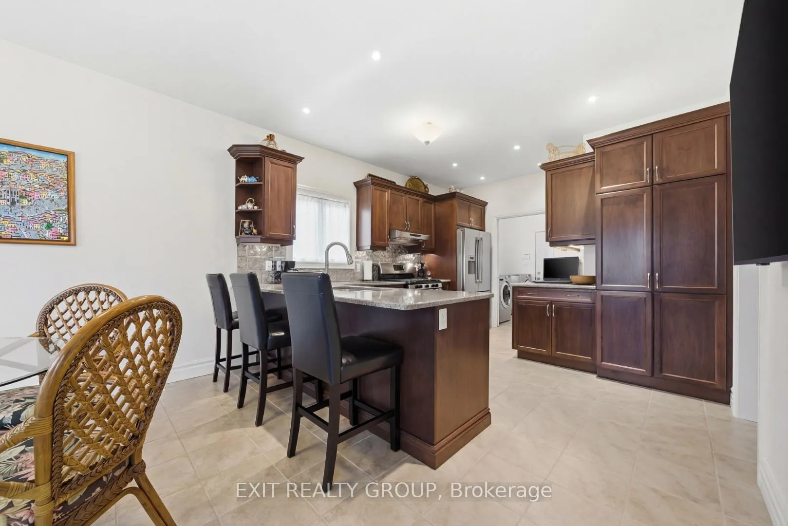 Photo 20 of 68 Maplehurst Crescent, Prince Edward County, Wellington Ward — HOMEH